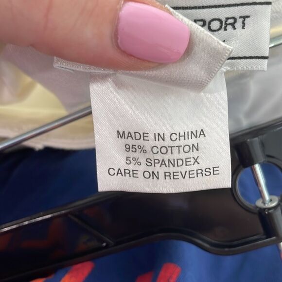 St John White Cropped Slacks with Gold Detail - Picture 6 of 6